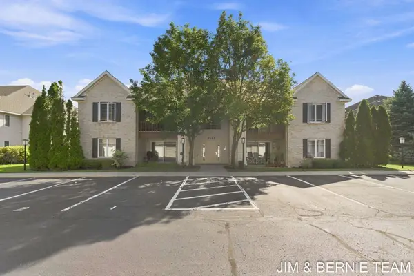 3042 W Crystal Waters Drive Unit: 6, Holland, MI 49424
