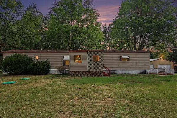 912 S Bossett Road, Ravenna, MI 49451