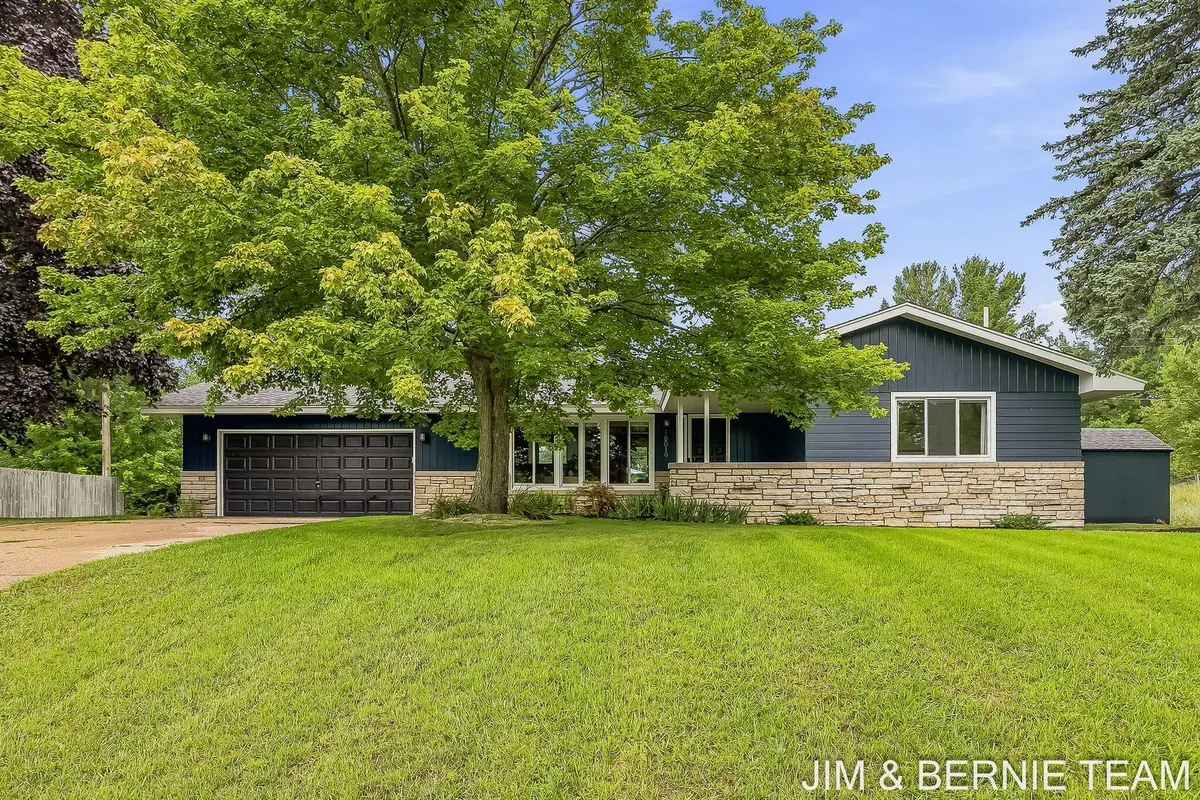 18019 Mohawk Drive, Ferrysburg, MI 49456 - #1