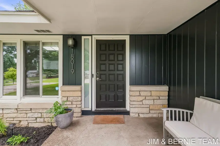 18019 Mohawk Drive, Ferrysburg, MI 49456 - #3