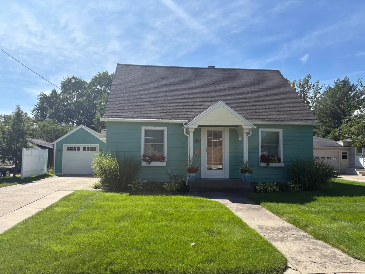 114 W Exchange Street, Spring Lake, MI 49456 - #1