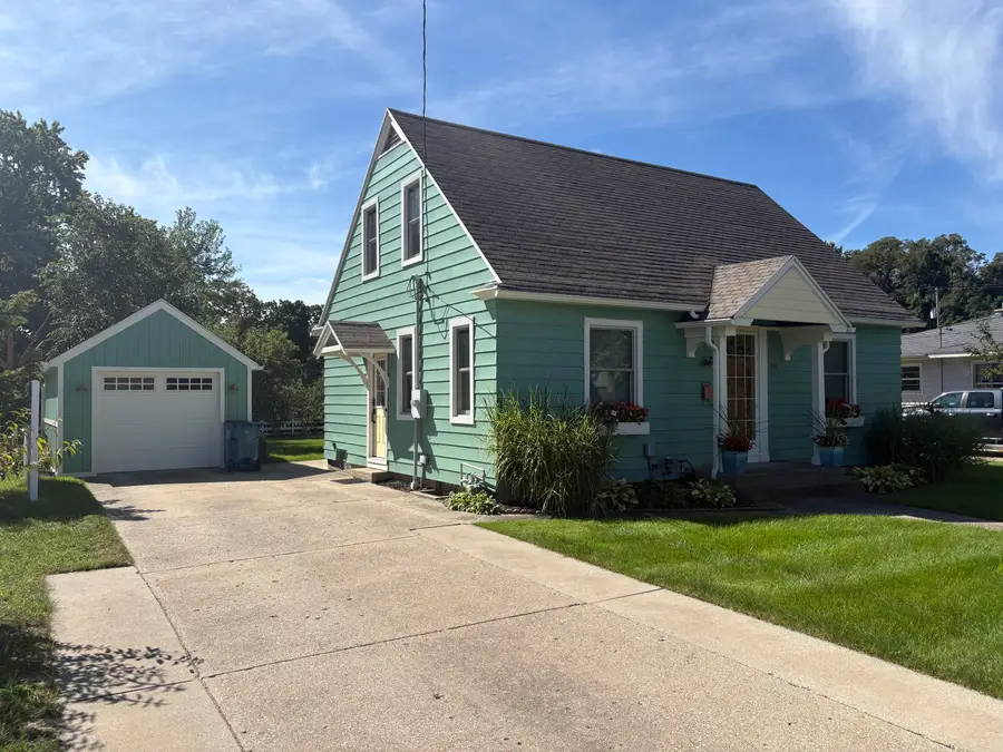 114 W Exchange Street, Spring Lake, MI 49456 - #2
