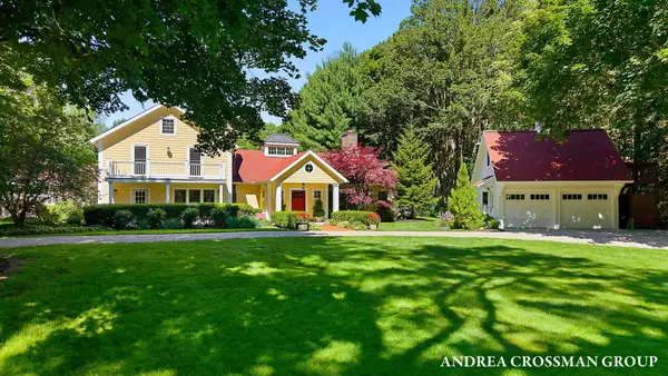 2075 Lakeshore Drive, Fennville, MI 49408