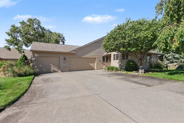 1619 E Harbour Towne Circle, Muskegon, MI 49441