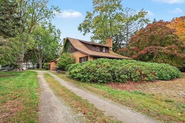 1739 Hendrick Road, NortonShores, MI 49441