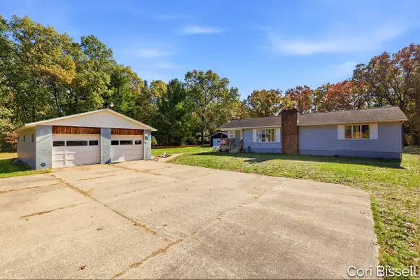 5885 E Summit Avenue, Fruitport, MI 49415