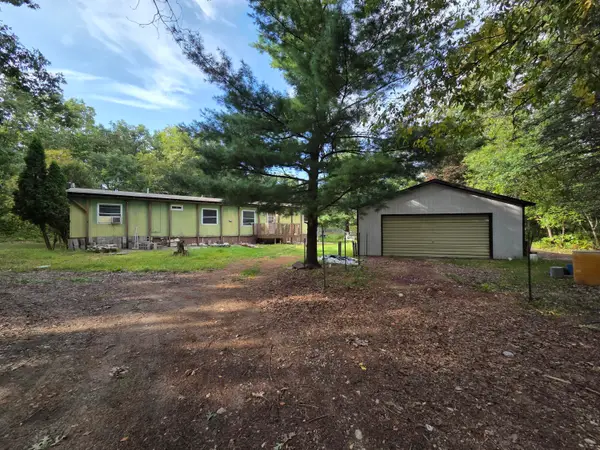 8570-8578 E US-10, Branch, MI 49402