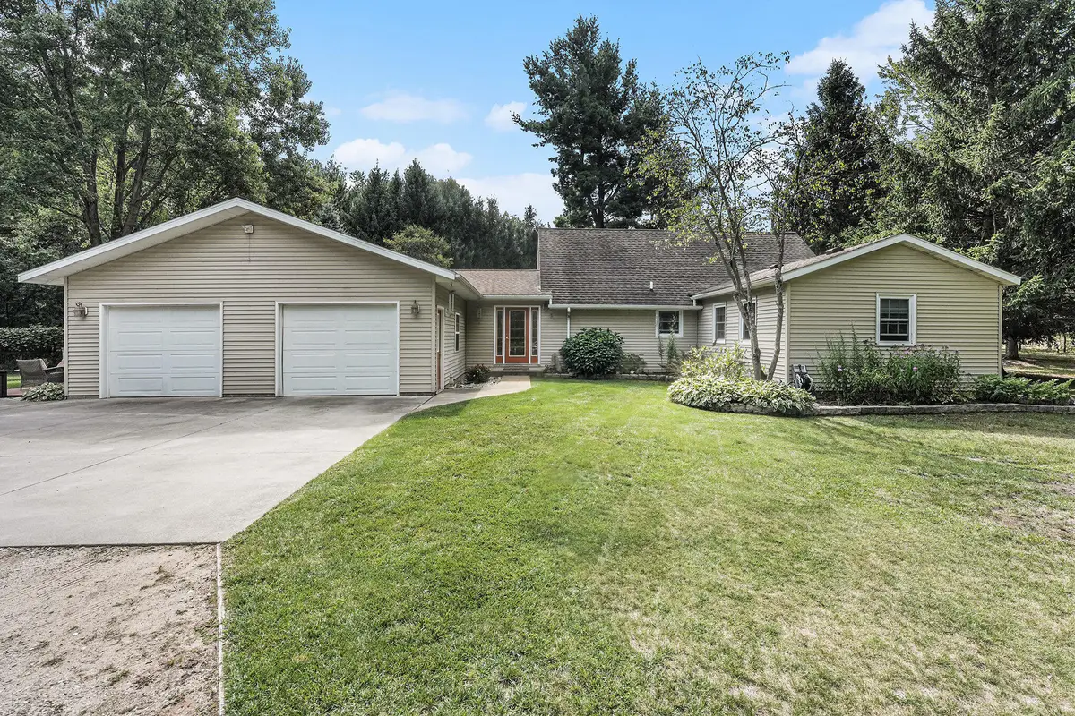 8882 S Osborn Avenue, Fremont, MI 49412 - #1