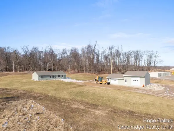 1637 N State Road, Ionia, MI 48846