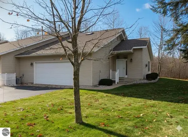 326 Woodside Circle Building: 10 Unit: 33, Cadillac, MI 49601