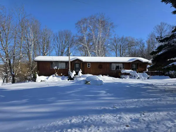 6772 N Claeys Drive, Fountain, MI 49410