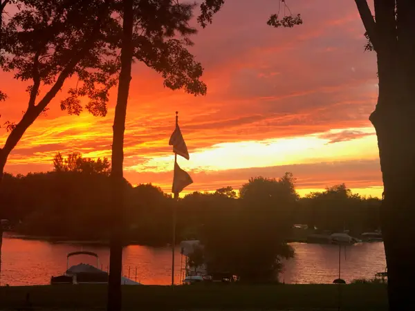 10085 Holly Lane, CanadianLakes, MI 49346