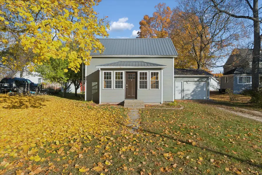 311 E Pine Street, Edmore, MI 48829 - #2