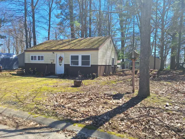 2415 Mohawk Drive, Cadillac, MI 49601