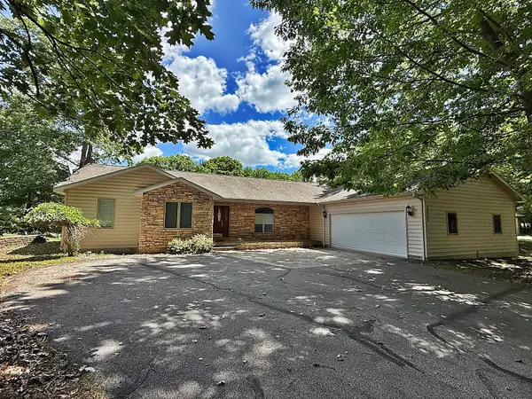 8980 Canyon Springs Court, CanadianLakes, MI 49346