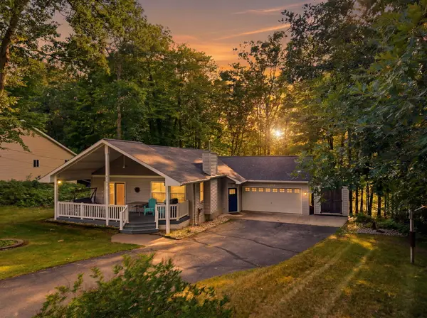 8385 Alberta Street, CanadianLakes, MI 49346