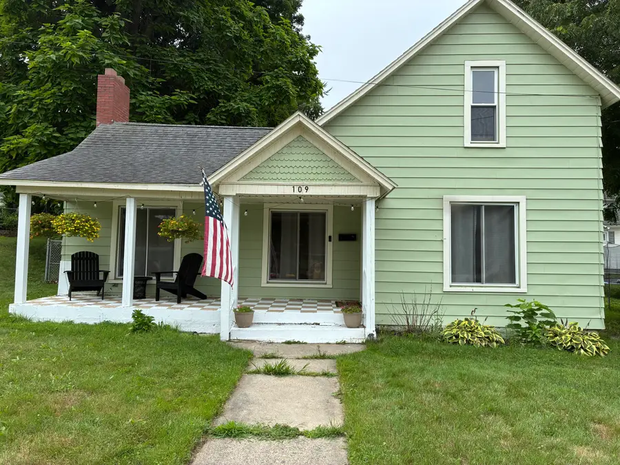 109 E Isabelle Street, Belding, MI 48809 - #2