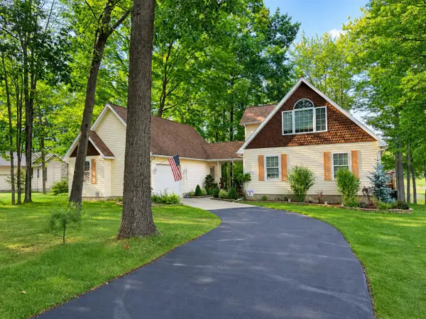9592 Fawn Lake Drive, CanadianLakes, MI 49346