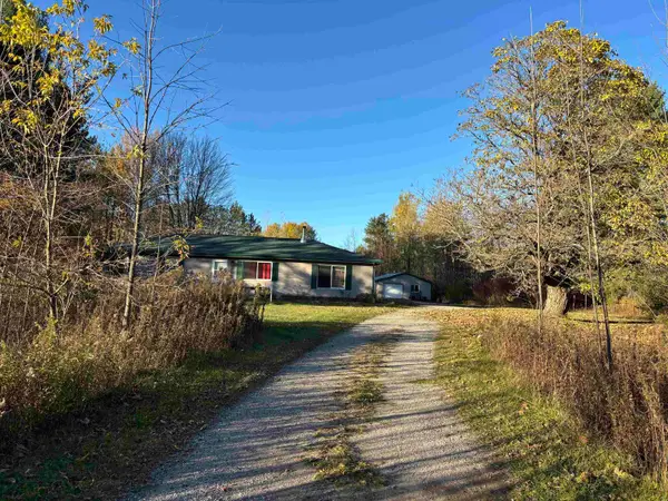 1190 Meadow RD, TawasCity, MI 48763