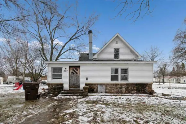 337 E Cottage, Shepherd, MI 48883
