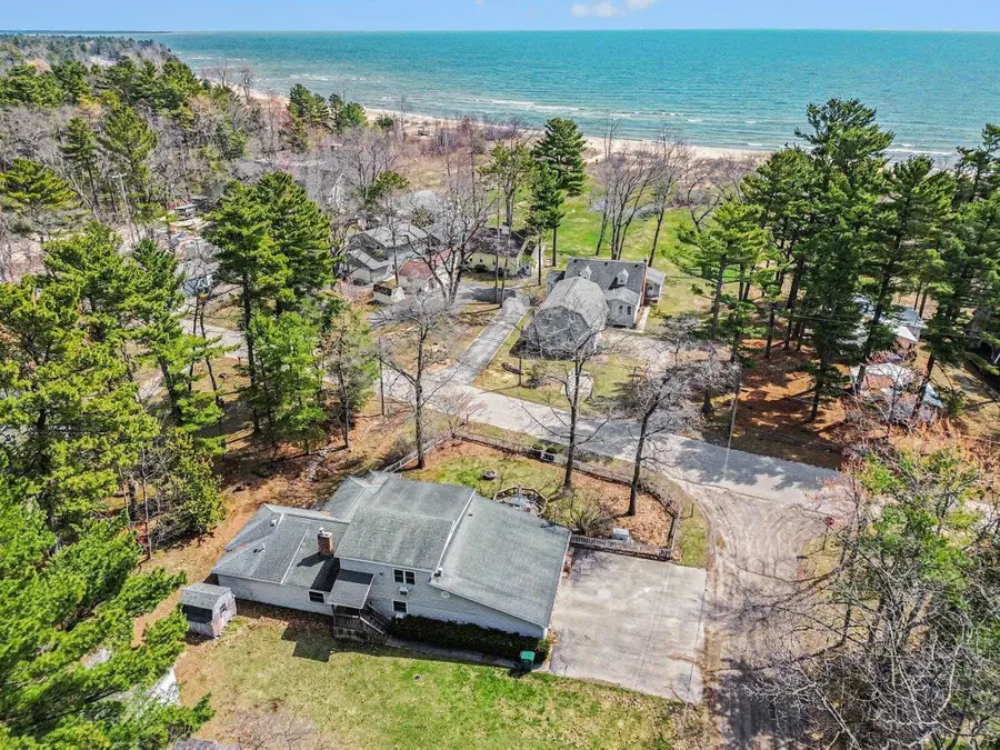 509 Huron Hills DR, Baldwin, MI 48730 - #2