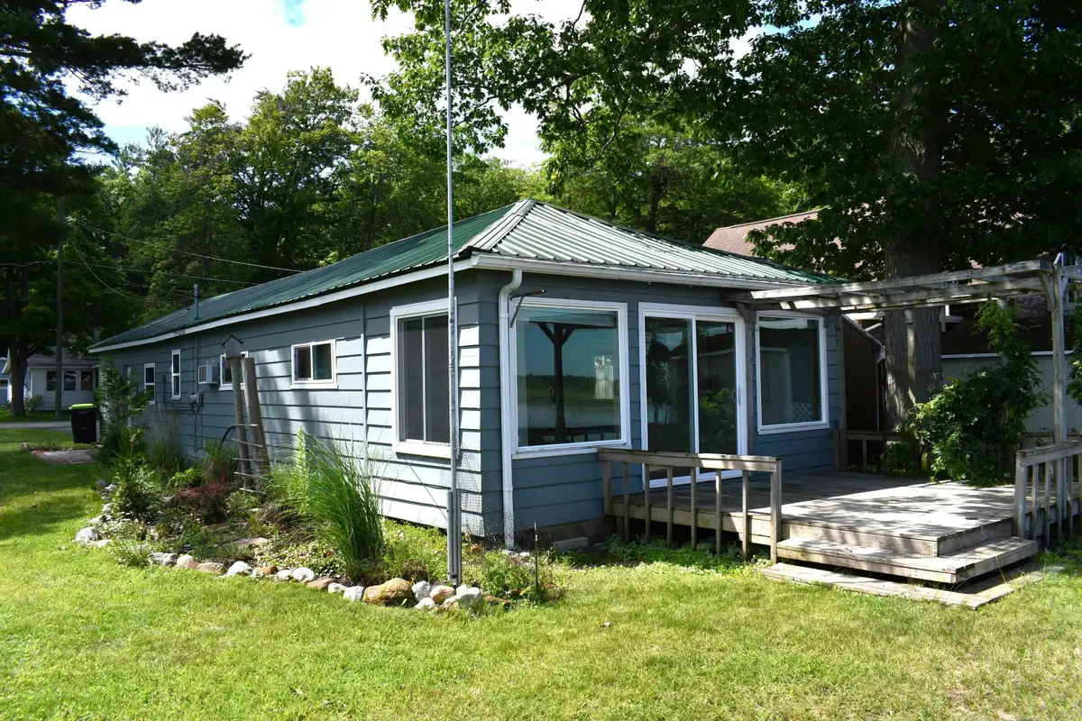117 Warren AVE, East Tawas, MI 48730 - #1