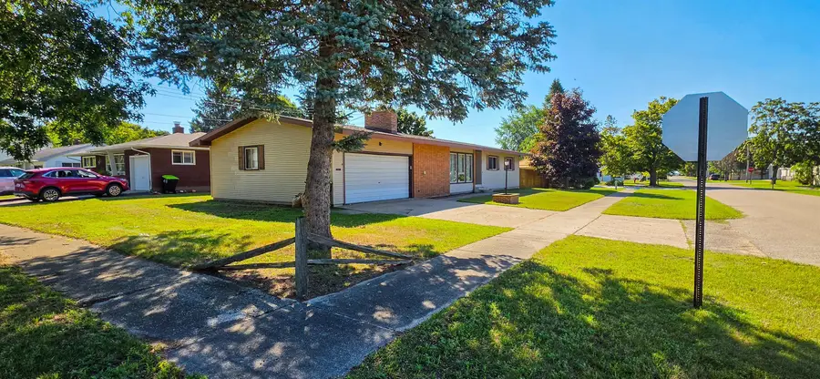 312 Alice ST, East Tawas, MI 48730 - #3