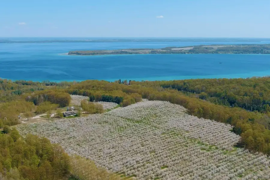 1949 N Blue Water CT, Suttons Bay, MI 49682 - Image #3