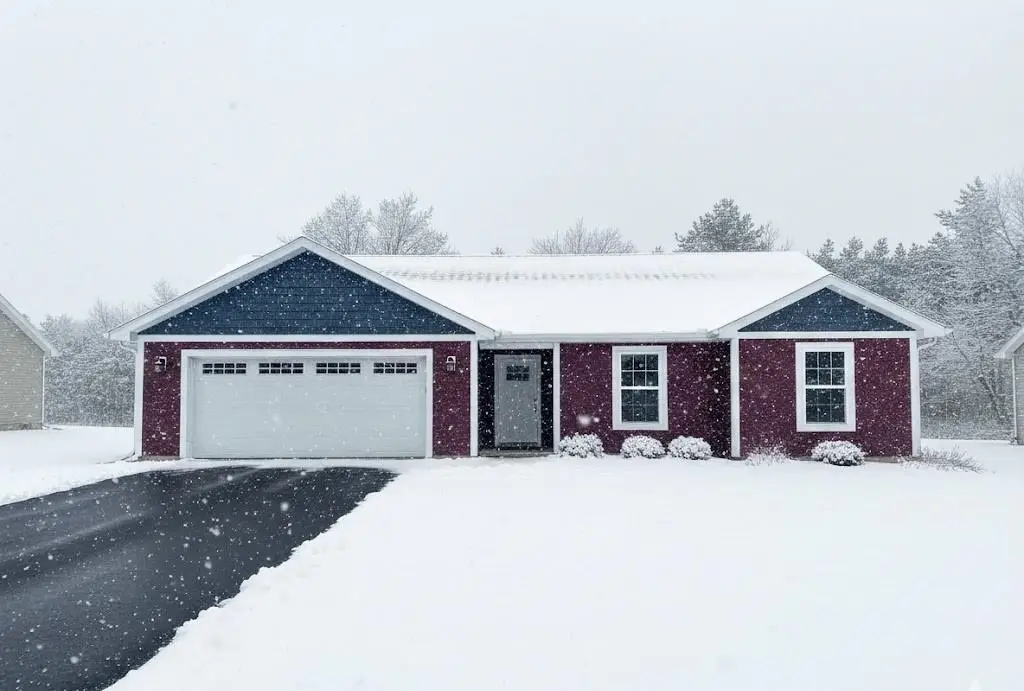 2760 Mockingbird DR, Traverse City, MI 49685 - Image #1