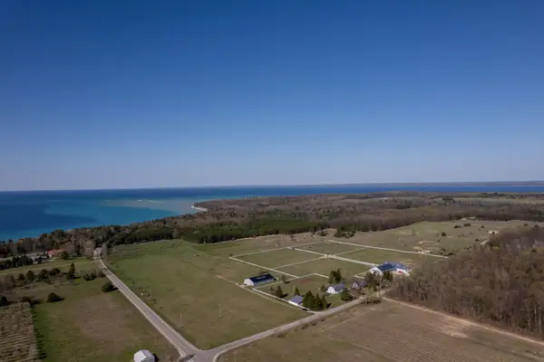 3619 Tompkins, TraverseCity, MI 49686