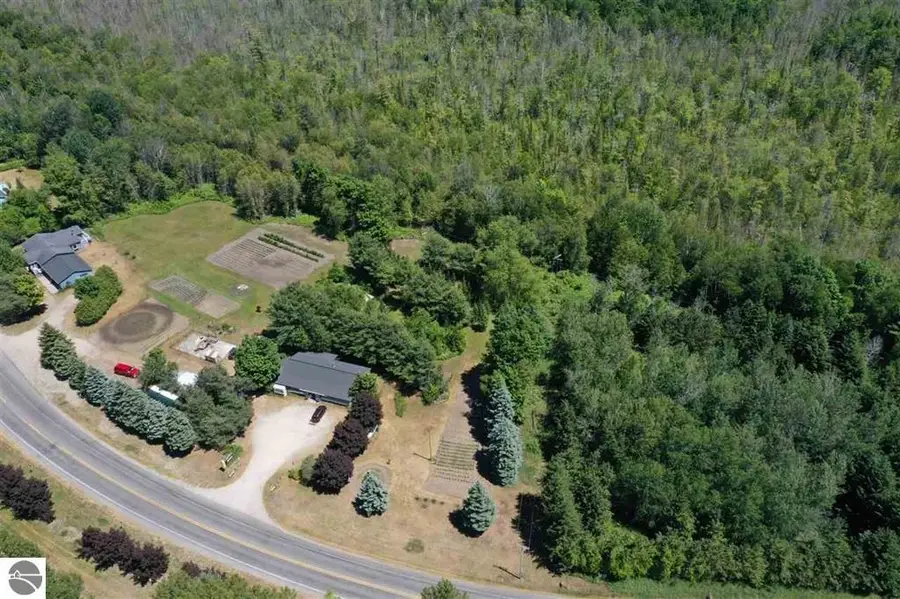 11184 N Mill ST, Northport, MI 49670 - Image #2