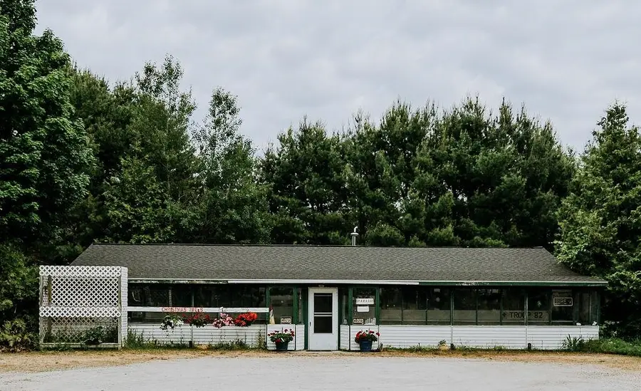 11184 N Mill ST, Northport, MI 49670 - Image #3