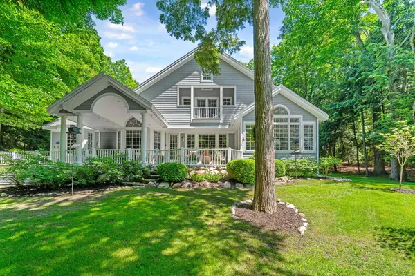 3155 N Country Club CMNS, Leland, MI 49654