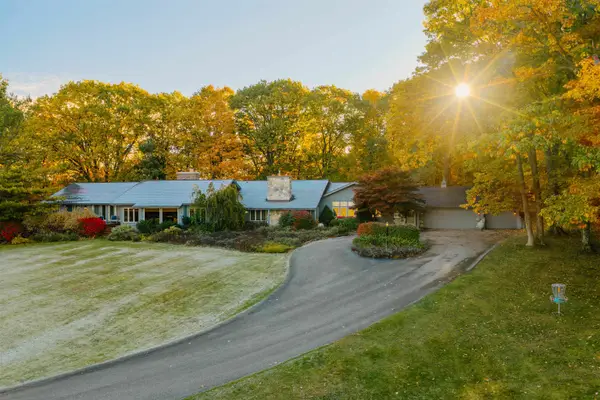 1461 N Eagle HWY, LakeLeelanau, MI 49653