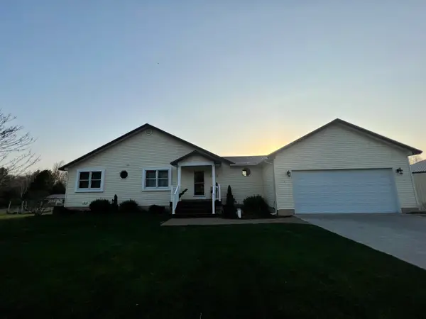 7495 Bennett, Williamsburg, MI 49690