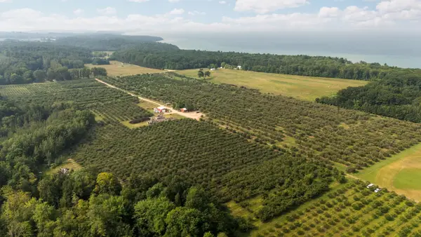 3089 Swaney, TraverseCity, MI 49686