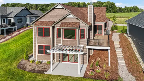 2808 W Crown DR, TraverseCity, MI 49685