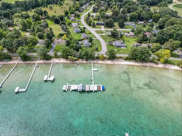 8122 Bay East CT, TraverseCity, MI 49686