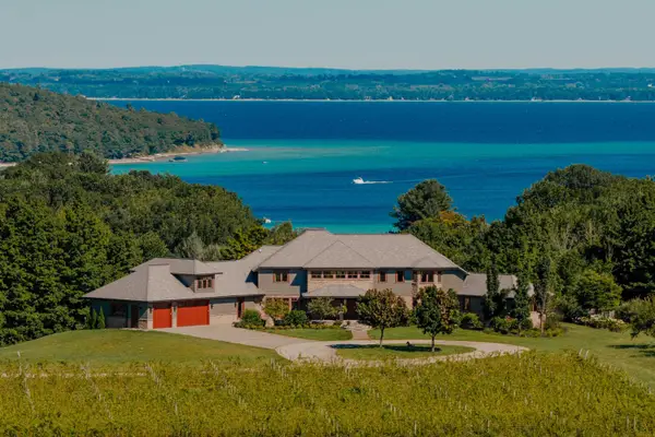 3888 Swaney RD, TraverseCity, MI 49686