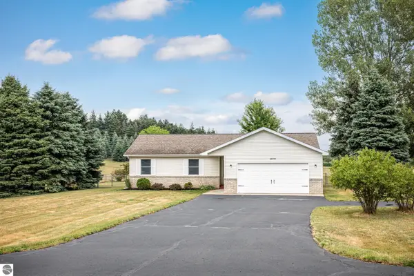 12305 S Lincoln Hollow CT, Cedar, MI 49621