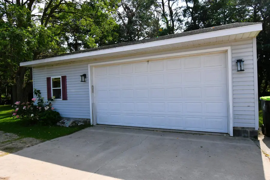 206 W Carpenter, Charlevoix, MI 49720 - Image #2