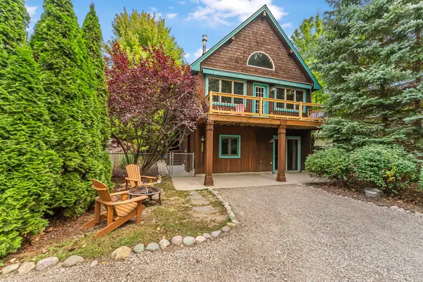 525 E Oak, Leland, MI 49654