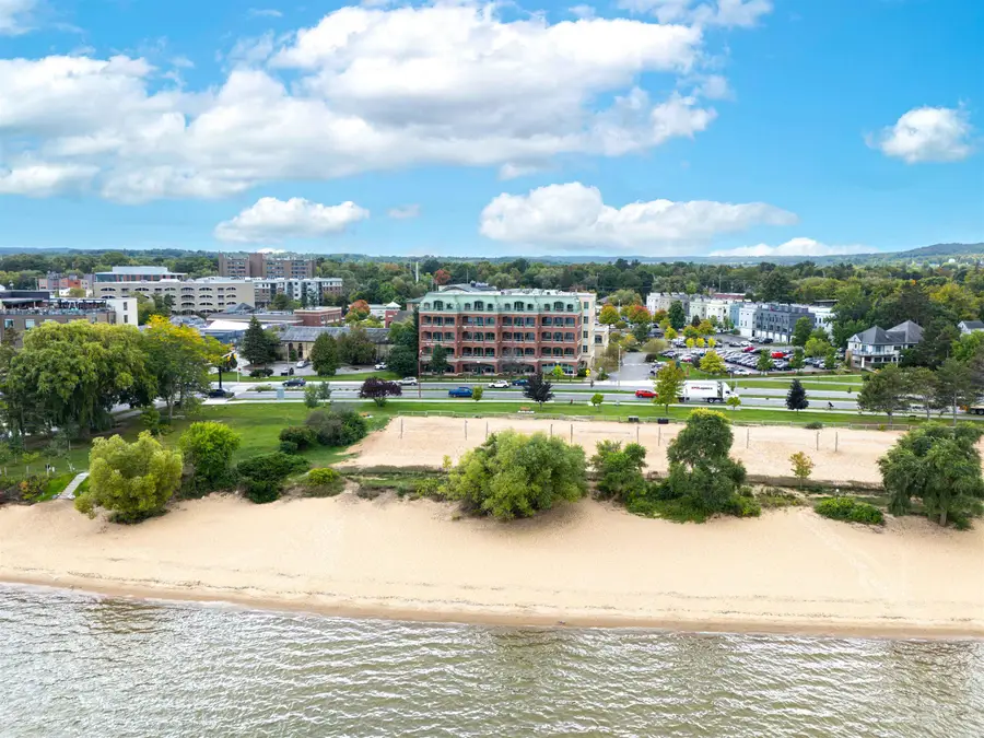 333 Grandview, Traverse City, MI 49684 - Image #2