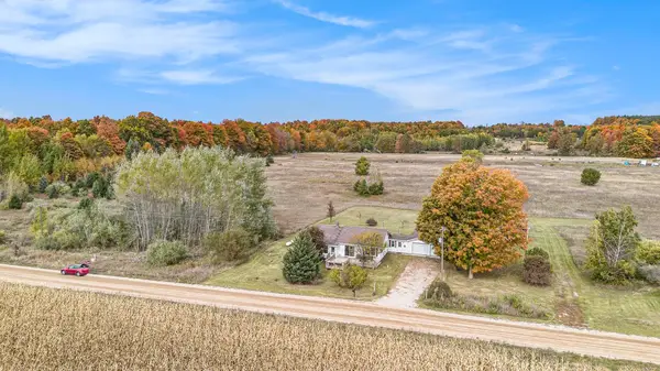 8142 W 32, Harrietta, MI 49638