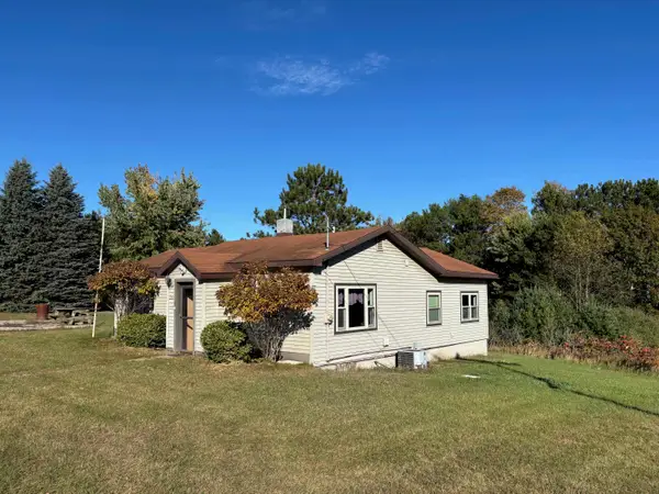 3232 E Long Lake, TraverseCity, MI 49685