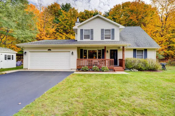 9144 E Hoxie, Cedar, MI 49621