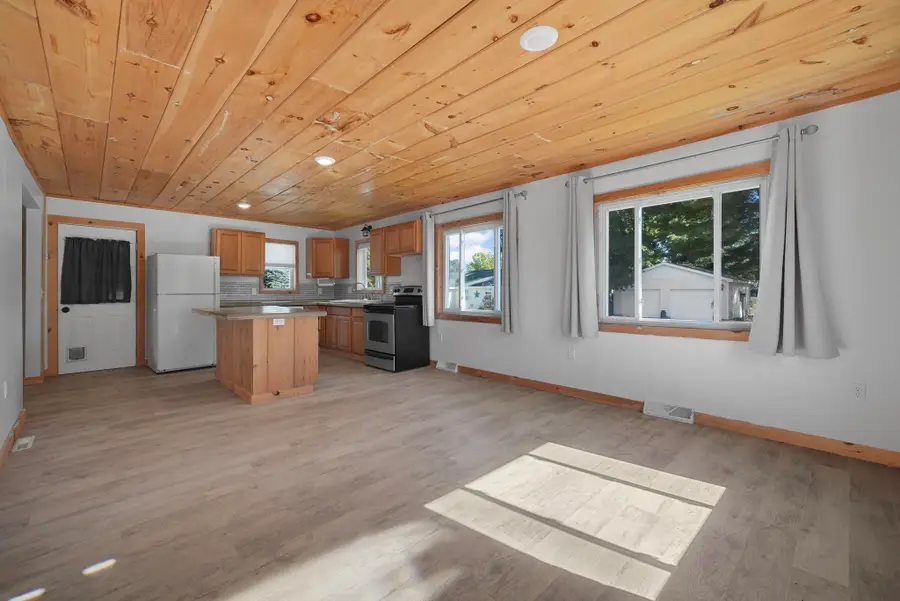 1402 Chestnut, Cadillac, MI 49601 - Image #3