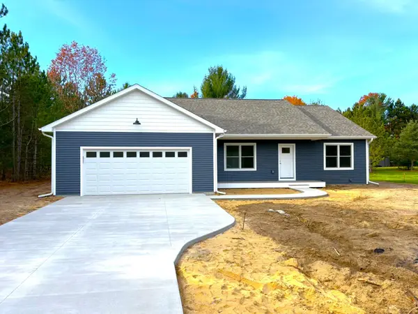 1880 Old Cabin, Interlochen, MI 49643