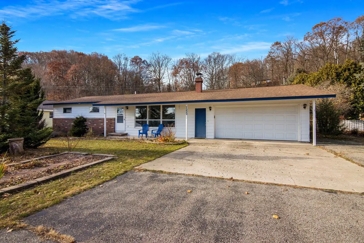 7222 S West Bayshore DR, Traverse City, MI 49684 - Image #1