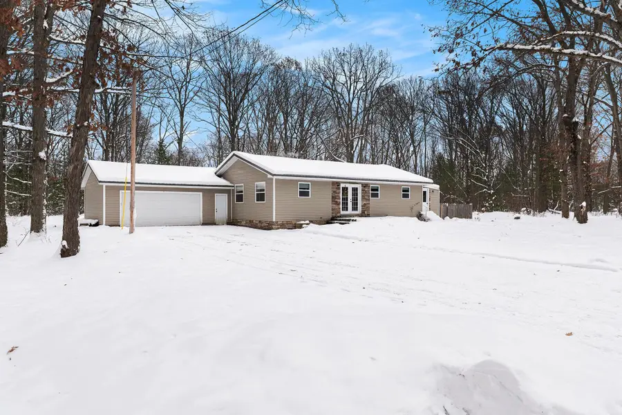 1821 Rogers RD, Grawn, MI 49637 - Image #2